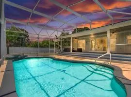 The Key House Large Pool & Backyard