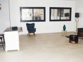 Studio meublé ZONE B prés du POINT E