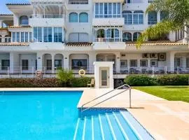 Modern 1BR Walk to Beach, Casino & Puerto Banús