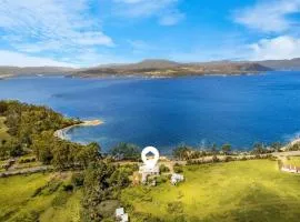 Lemonade by the Beach - Serene Huon Valley Retreat with Water Views