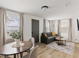 Quaint Lakeview Getaway Trails & Town at Your Doorstep, hotel a Walker