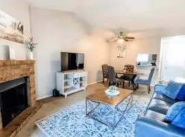 10 Min to Downtown - Pet-friendly, TV with Parking