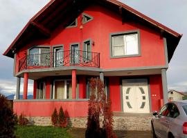 VILA LUXURY، كوخ في Tur