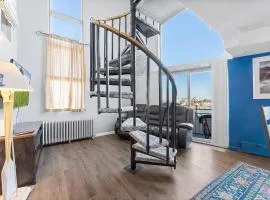 DO with AC Awesome Waterfront Marina Home
