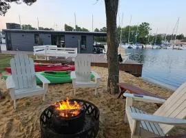Panama Float Home Riverfront Fire Pit