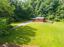 Rustic Cabin on Farm about 4 Mi to Kentucky Lake!