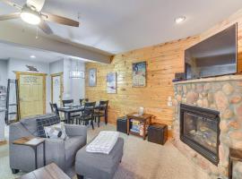 Patio & Mountain Views: Central Grand Lake Condo!, Hotel in Grand Lake