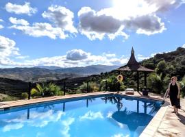 Ground floor apartment "CEZANNE", with spectacular pool in rural holiday park FINCA EL MORALEJO, Hotel in Tolox