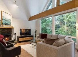 3BR in Snowgoose, Ski In, Luxury Property, Free Shuttle to Lifts, Parking