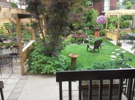 3 Bedrooms 3 beds near metro -2 Parking Free, מלון ליד Montreal Hippodrome, מונטריאול