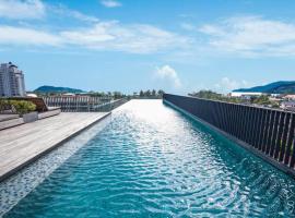 Patong rooftop Pool luxury Condo with Bathtub and sofa bed big balcony, hotel v destinaci Pláž Patong