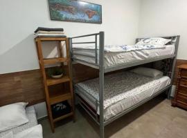 Room for 4 next to BCN airport, ξενοδοχείο σε El Prat de Llobregat