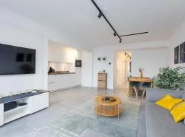 Ostend Center Luxury Top Floor Apartment with Free Parking