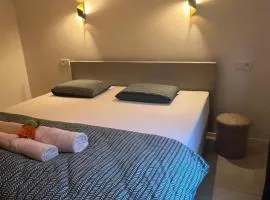 Ereva Seaside cosy 1 bedroom apartment with garden