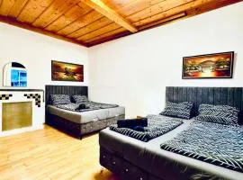 Amazing 4BR Shared Apartment 10 Minute Walk to FAC Platz