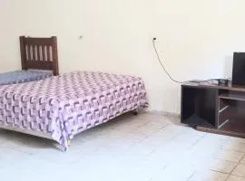 Casa Edícula Solemar- 3 min da praia