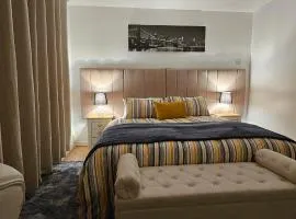 Glebe House - 2 Bedroom Luxury House with 4 Beds, Free Private Parking with Access to City Centre, and Near the Motorway
