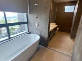 Astoria 4r3b 5minsklcc bathtub waterfilter newcondo bigbalcony