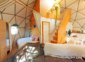 Olive Dome - כיפה גיאודזית ענקית ומודרנית בין עצי הזית, hotel v destinaci Javne'el