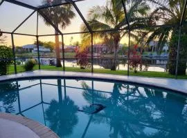 Cape Coral, Pool Home, On Fresh Water Canal, Fishing, Free Wi-fi & Game Room
