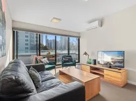 Chic Inner City Convenience, with Secure Parking