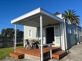 Holiday Home on Iconic Tay St Location 3 bedrooms, hotel in Mount Maunganui