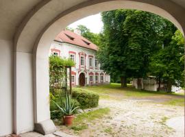 Viesu nams HolidayPark Mlázovy pilsētā Kolinec