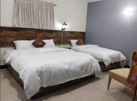 Lovely 2-Bedroom Apartment, hotel near Allama Iqbal International Airport - LHE, 