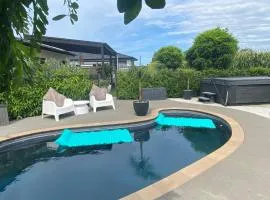 Pool, Spa pool, Private, Modern, Clive!
