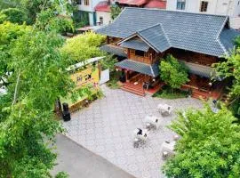 Nhà hàng - Homestay Điểm Hẹn Hồ Bản Mòn
