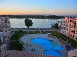Aton Apartment, Luxor Resort, Minutes from City Center