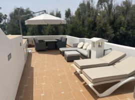 Estepona - Playa - Villa con terraza solárium con vistas al mar Jo41, hotel din Estepona