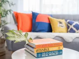 Stylish 3 bedrooms apartment 20 mins to Central London with Balcony - Open for Long Stays and Families Relocating