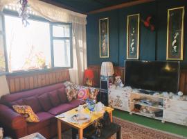 Gadou Rooftop - Men's Only Stay - Downtown Port Said - Canal Views, hotel v destinaci Port Said