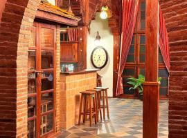 Villa Adlerhorst, hotel com piscina em Pai