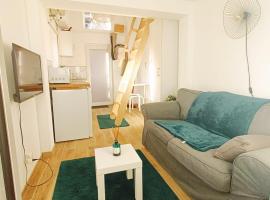 Nest- Tiny house avec Jardin, proche gare, Luxembourg-Metz, Hotel in Uckange