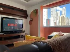Apê Central 2 Quartos com Tv e AC Av Brasil