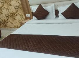 Hotel Deluxe Stay Inn Delhi Airport, hotel cerca de Aeropuerto internacional de Delhi - DEL, Nueva Delhi