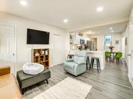 5 Mi to North Shore Updated Home with Fire Pit!