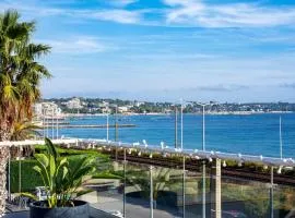 Private Front Beach Villa with garden and garage