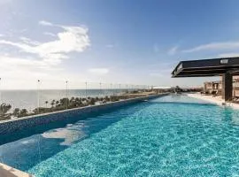 Luxury 1BR Condo Prime Location
