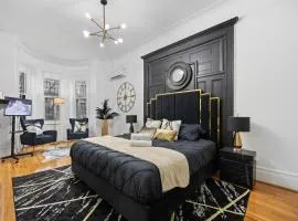 1 Min to Subway, King Bed Luxurious Airy Space Patio at "Vintage Luxe"