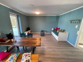 Zentrale Neubauwohnung mit Balkon, Hotel in Polch