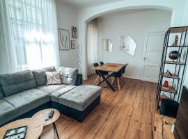 Appartamento in villa antica a pochi passi dal lago, hotel v destinaci Minusio