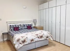 Central London Apartment for family upto 5