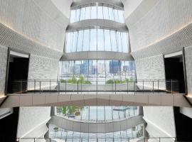 JW Marriott Marquis Hotel Shanghai Pudong, hotel with hot tubs in Shanghai