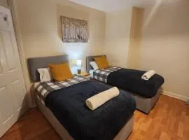 Cozy Haven I 3BR I Sleeps5 I Parking I Fast Wi-FI