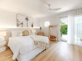 Noosa Palm Beach Retreat - Stylish Coastal Suite