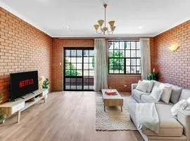 Charming Family Retreat with Arcade - Glenunga