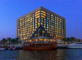 Sheraton Dubai Creek Hotel & Towers, Sheraton hotel v Dubaji